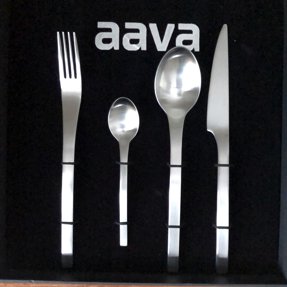 Aava 24 piece silverware set